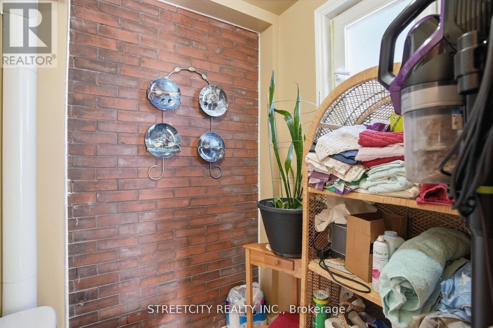 24 Hincks Street, St. Thomas, Ontario  N5R 3N6 - Photo 15 - X13242972