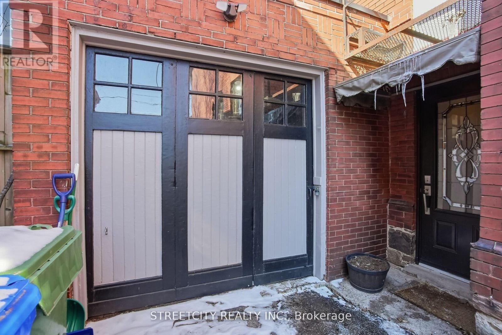 24 Hincks Street, St. Thomas, Ontario  N5R 3N6 - Photo 3 - X13242972