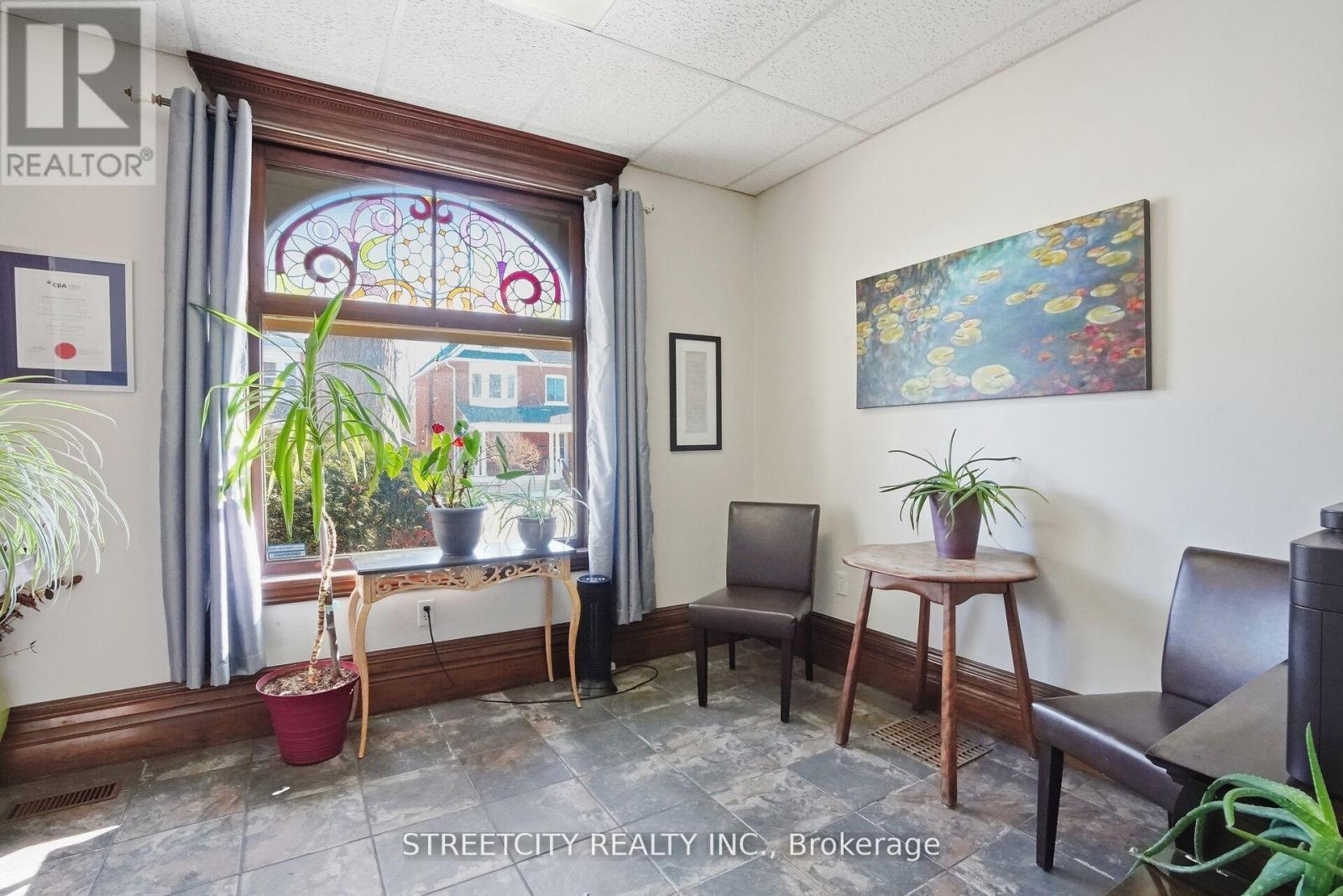 24 Hincks Street, St. Thomas, Ontario  N5R 3N6 - Photo 4 - X13242972