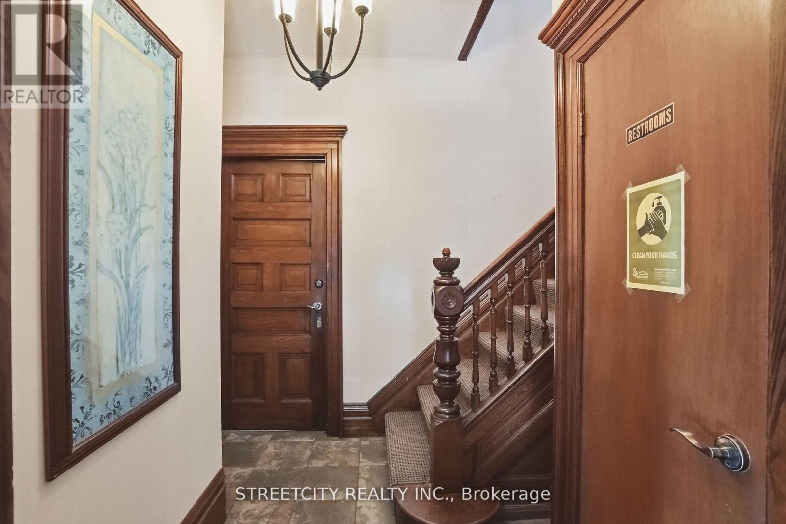 24 Hincks Street, St. Thomas, Ontario  N5R 3N6 - Photo 6 - X13242972