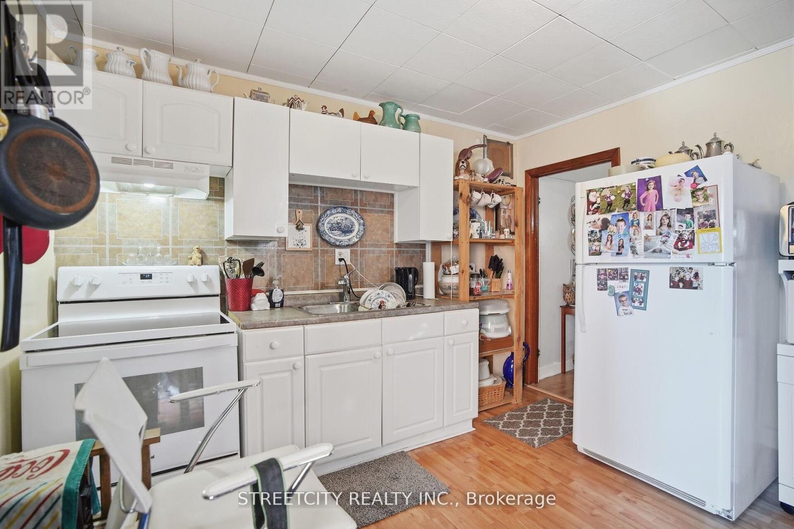 24 Hincks Street, St. Thomas, Ontario  N5R 3N6 - Photo 9 - X13242972
