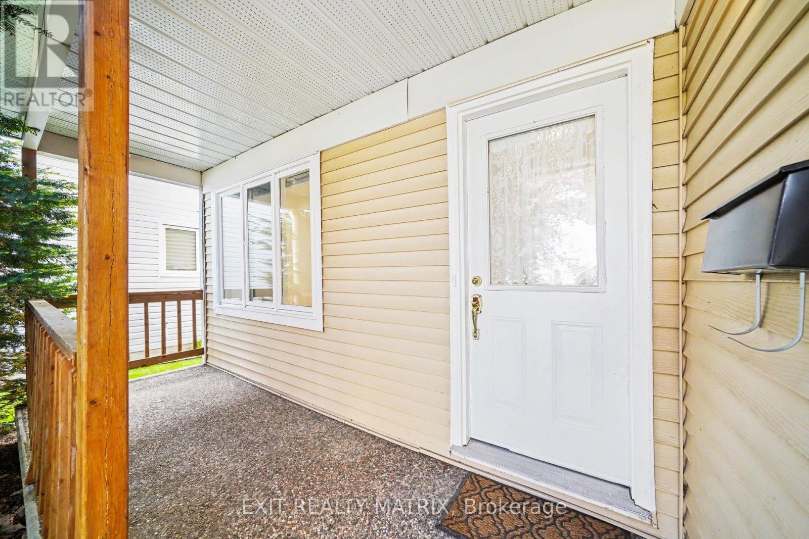 3773 Autumnwood Street, Ottawa, Ontario  K1T 2G7 - Photo 3 - X13242810