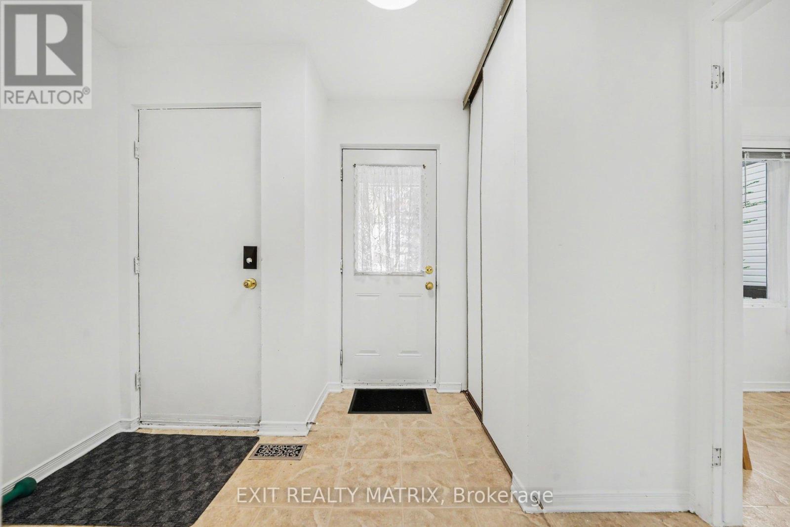 3773 Autumnwood Street, Ottawa, Ontario  K1T 2G7 - Photo 4 - X13242810