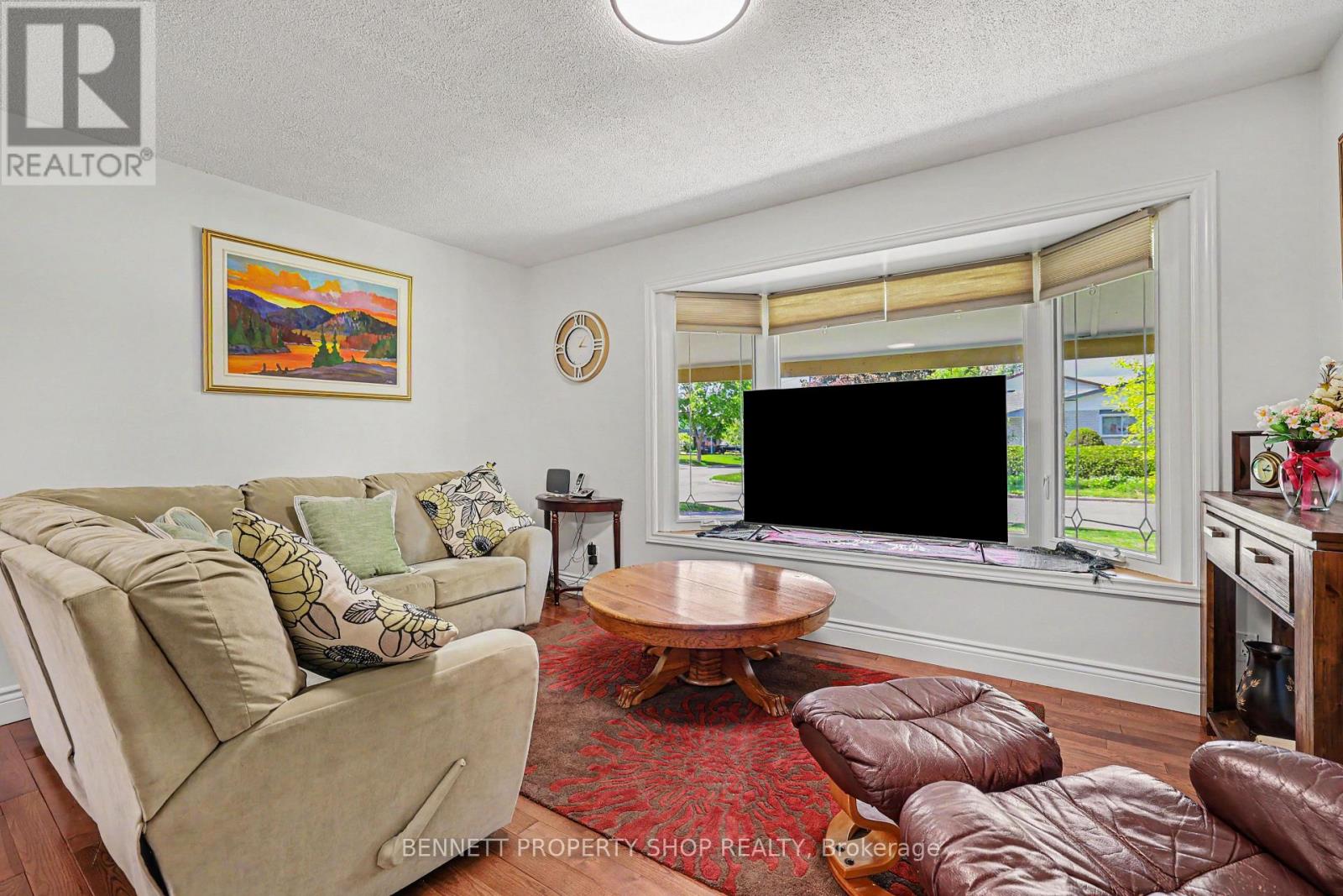 2736 Stone Crescent, Ottawa, Ontario  K2H 6Z1 - Photo 3 - X13242966