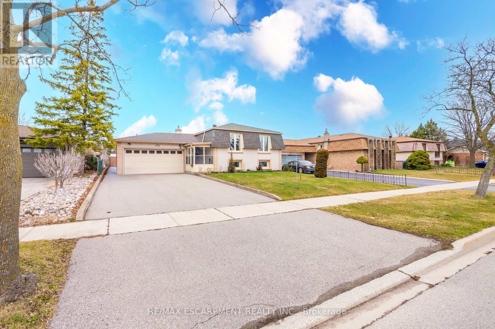 305 Pinegrove Road, Oakville, Ontario  L6K 3P8 - Photo 1 - W13242540