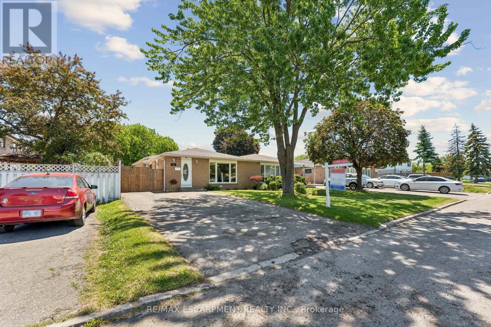 29 Deeside Crescent, Brampton, Ontario  L6T 3L8 - Photo 3 - W13242594