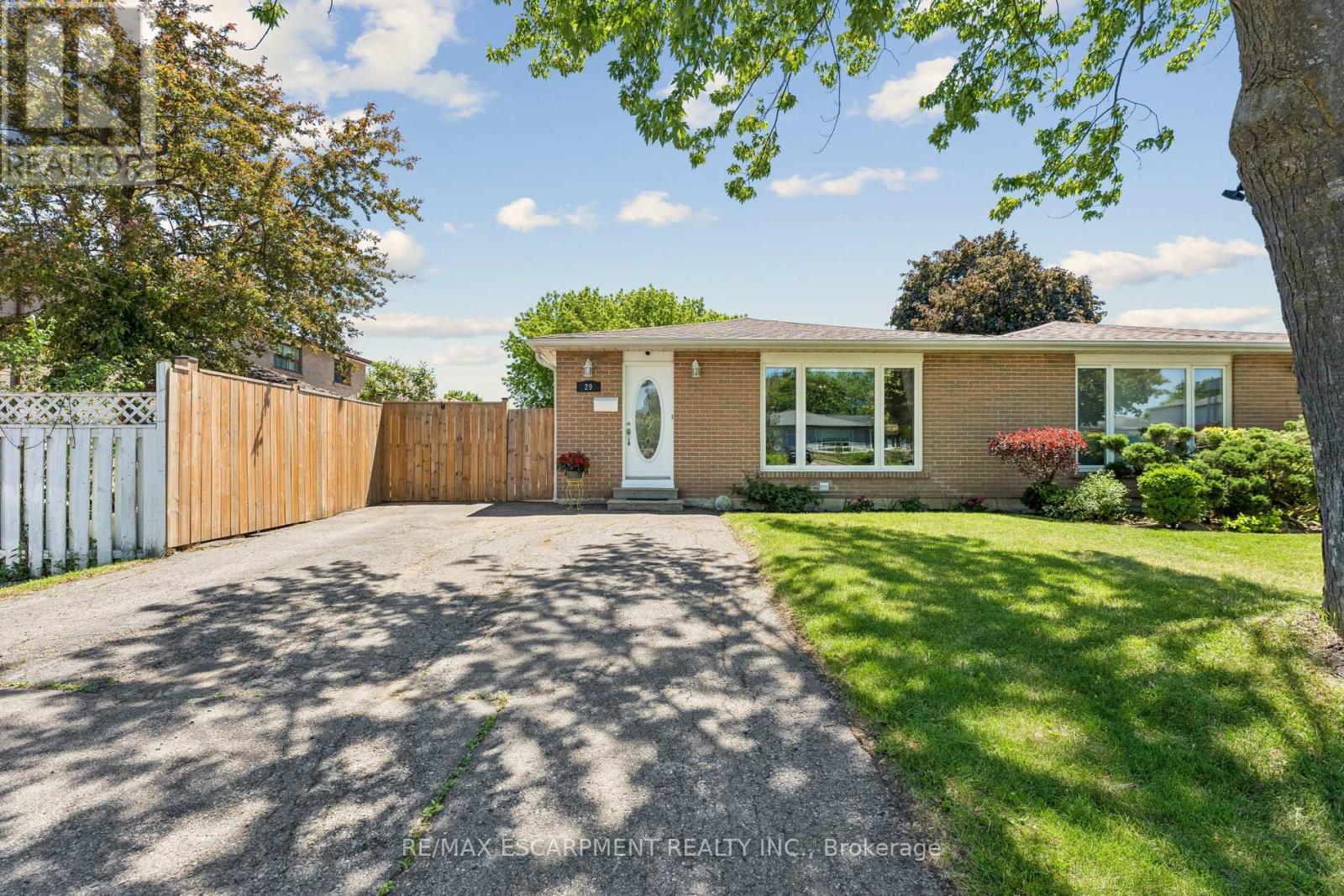 29 Deeside Crescent, Brampton, Ontario  L6T 3L8 - Photo 4 - W13242594