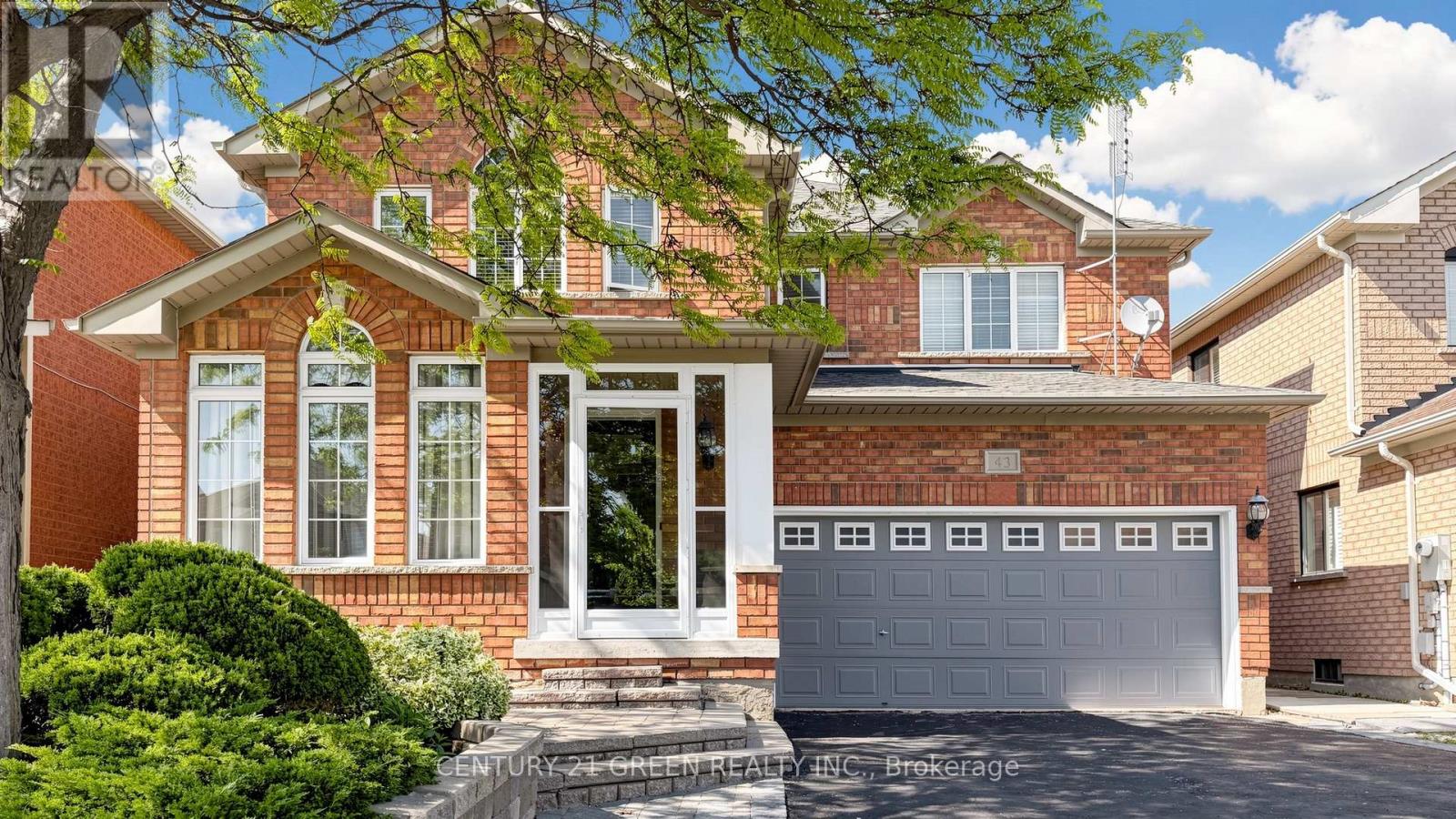 43 Hollowgrove Boulevard, Brampton, Ontario  L6P 1B1 - Photo 3 - W13242632