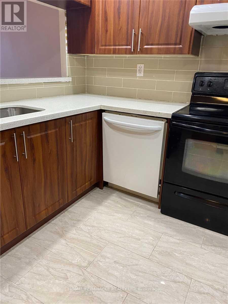 908 - 24 Hanover Road, Brampton, Ontario  L6S 5K8 - Photo 2 - W13242700