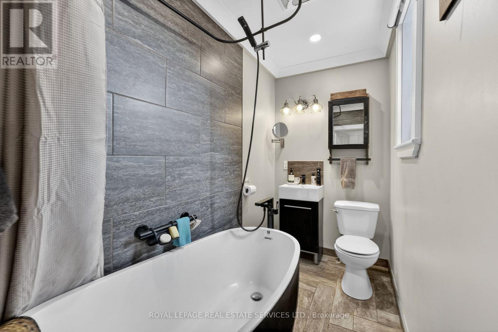 1351 Flos Rd 11 E, Springwater, Ontario  L0L 1P0 - Photo 18 - S13242362