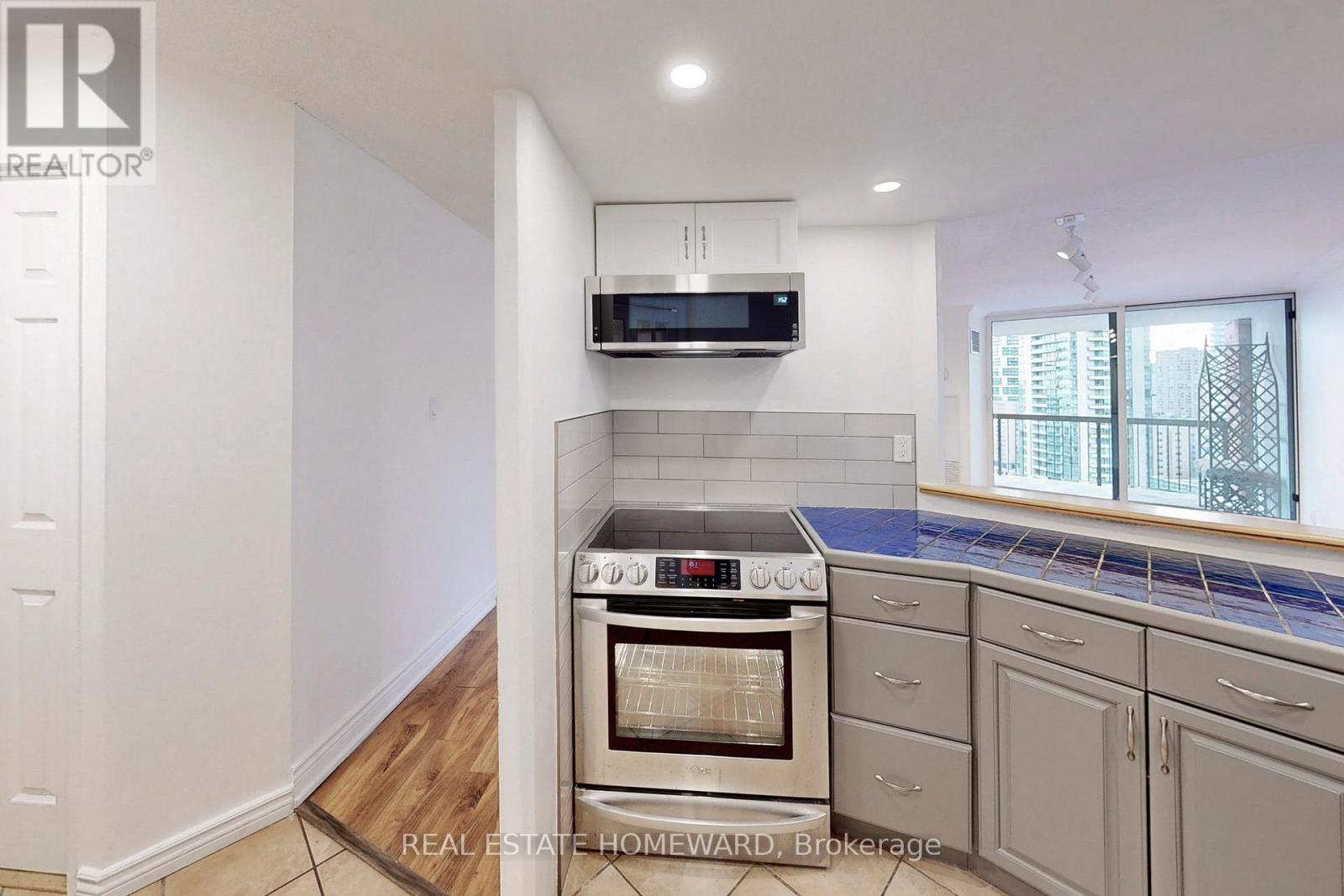 1827 - 77 Maitland Place, Toronto, Ontario  M4Y 2V6 - Photo 7 - C13242816