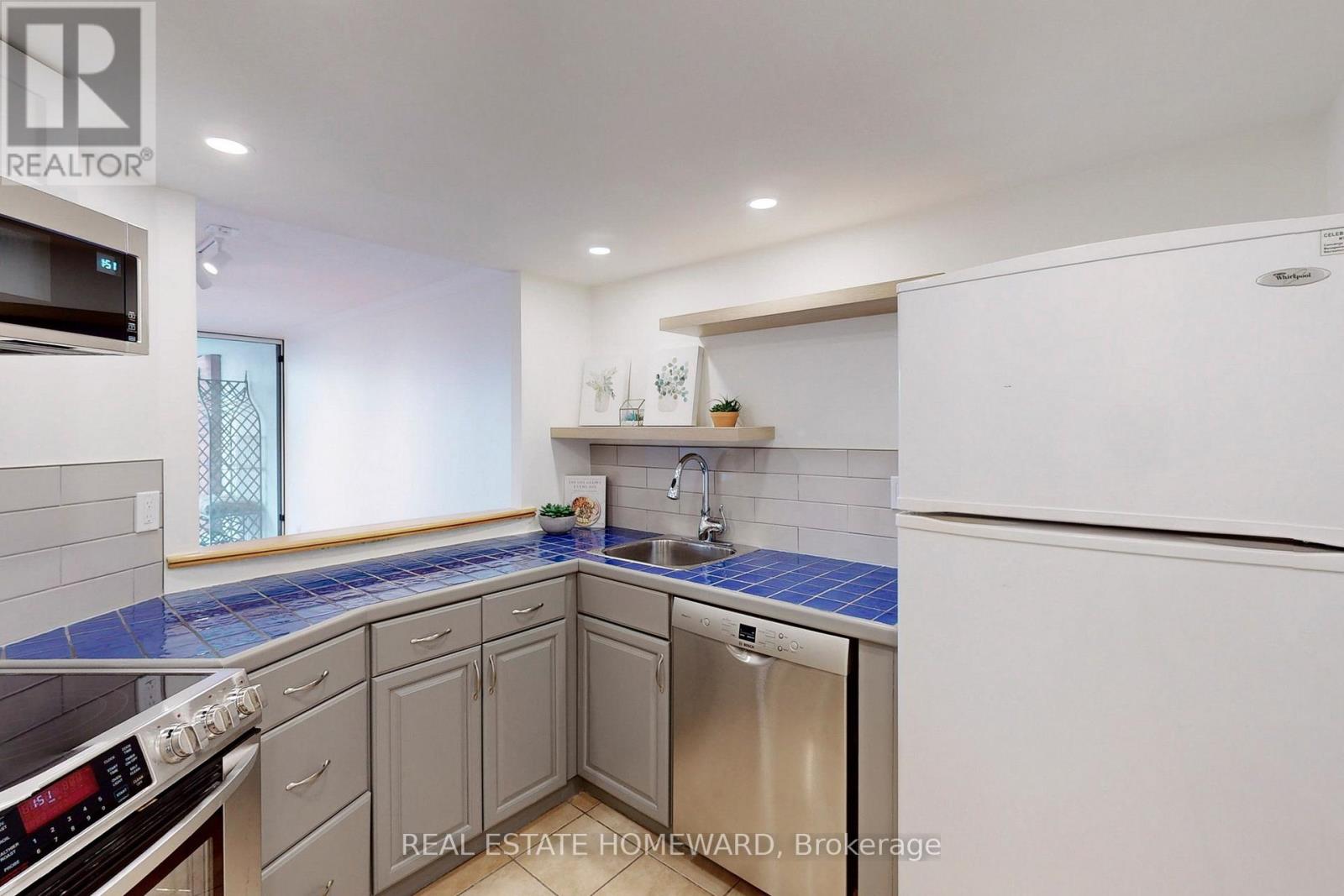 1827 - 77 Maitland Place, Toronto, Ontario  M4Y 2V6 - Photo 8 - C13242816