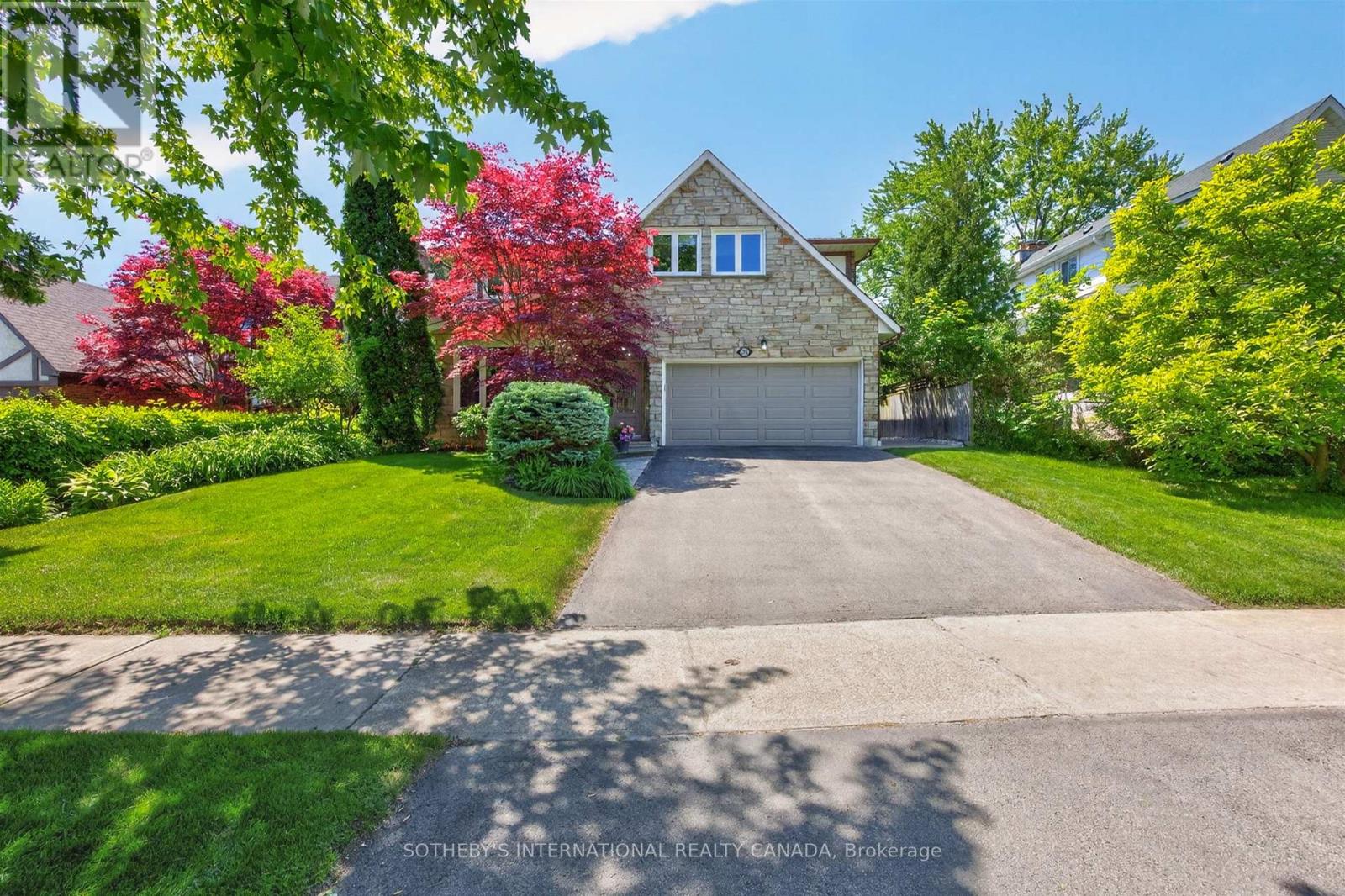 25 GOSSAMER AVENUE, Toronto, Ontario