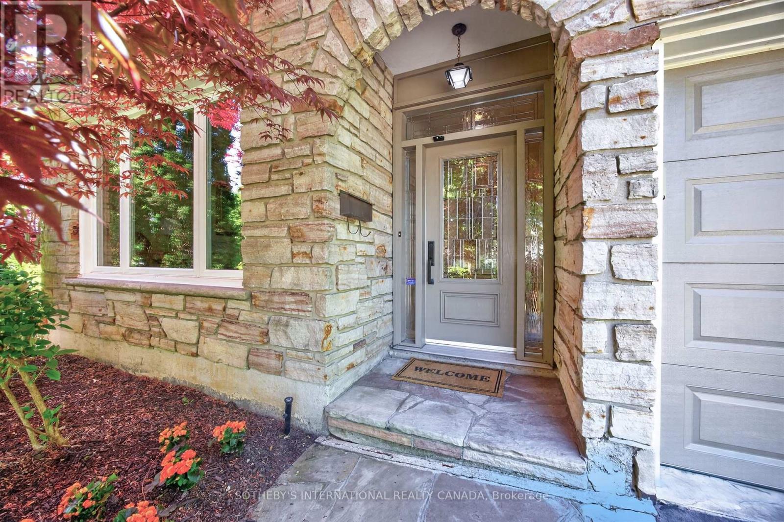 25 Gossamer Avenue, Toronto, Ontario  M2M 2X3 - Photo 2 - C13242864