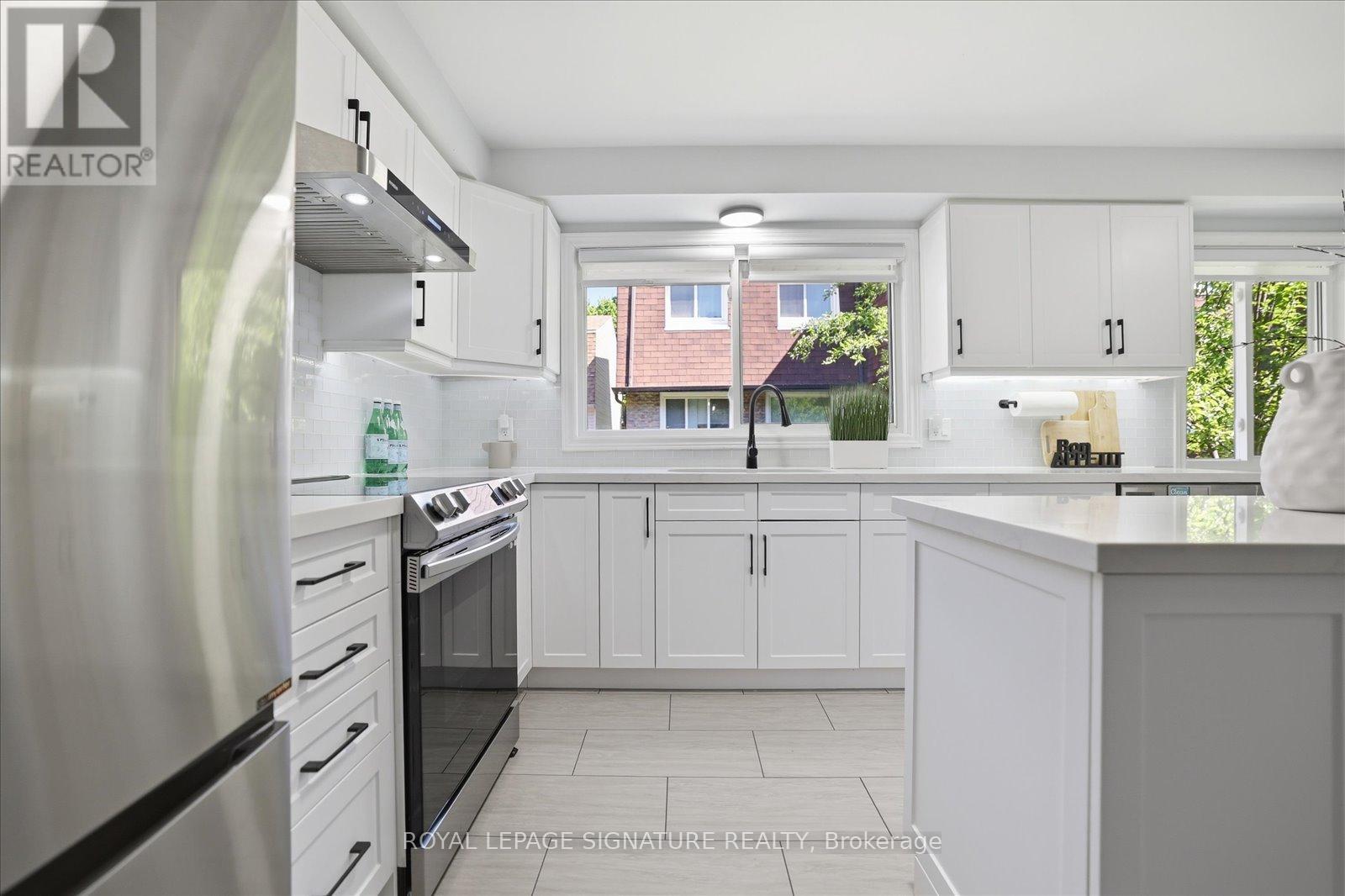 22 Snapdragon Drive, Toronto, Ontario  M2J 4X6 - Photo 4 - C13242928
