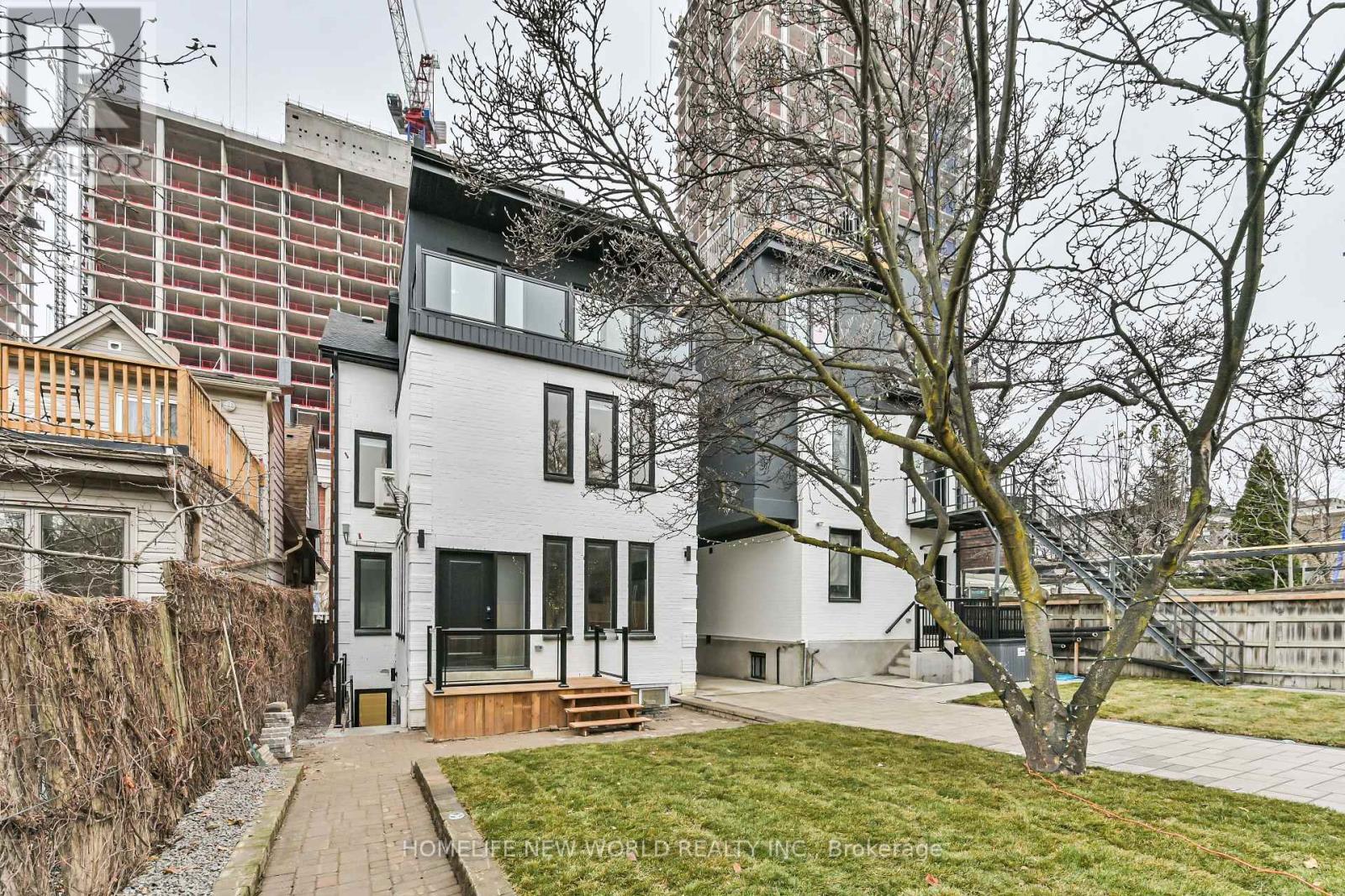 Lower - 997 Dufferin Street, Toronto, Ontario  M6H 4B2 - Photo 13 - C13242956
