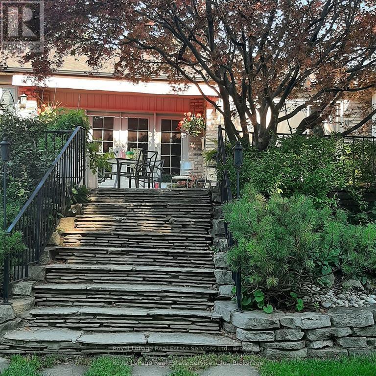 Upper Level (Only) - 184 Dundas Street E, Hamilton, Ontario  L8N 2Z7 - Photo 5 - X13237920