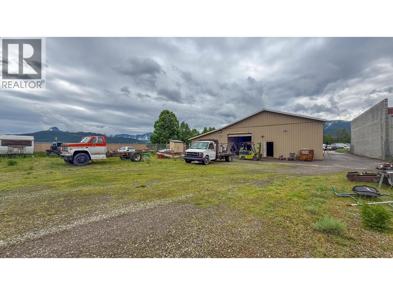 1415 Dyffryn Road, Lumby, British Columbia  V0E 2G0 - Photo 46 - 10389848