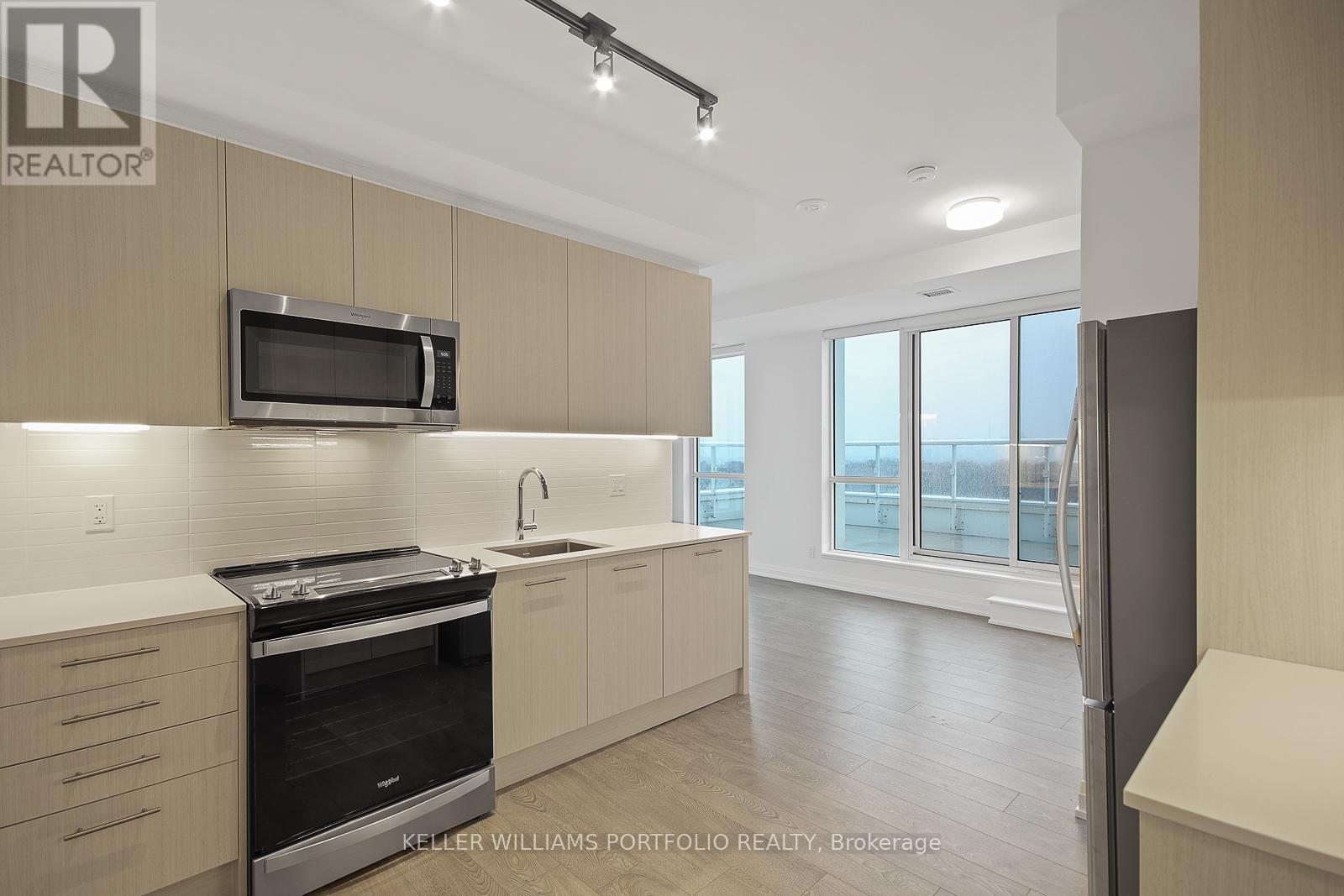 914 - 286 Main Street, Toronto, Ontario  M4C 0B3 - Photo 5 - E13242716