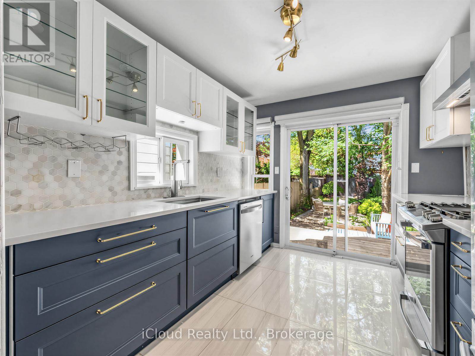 192 Gledhill Avenue, Toronto, Ontario  M4C 5L1 - Photo 11 - E13242996