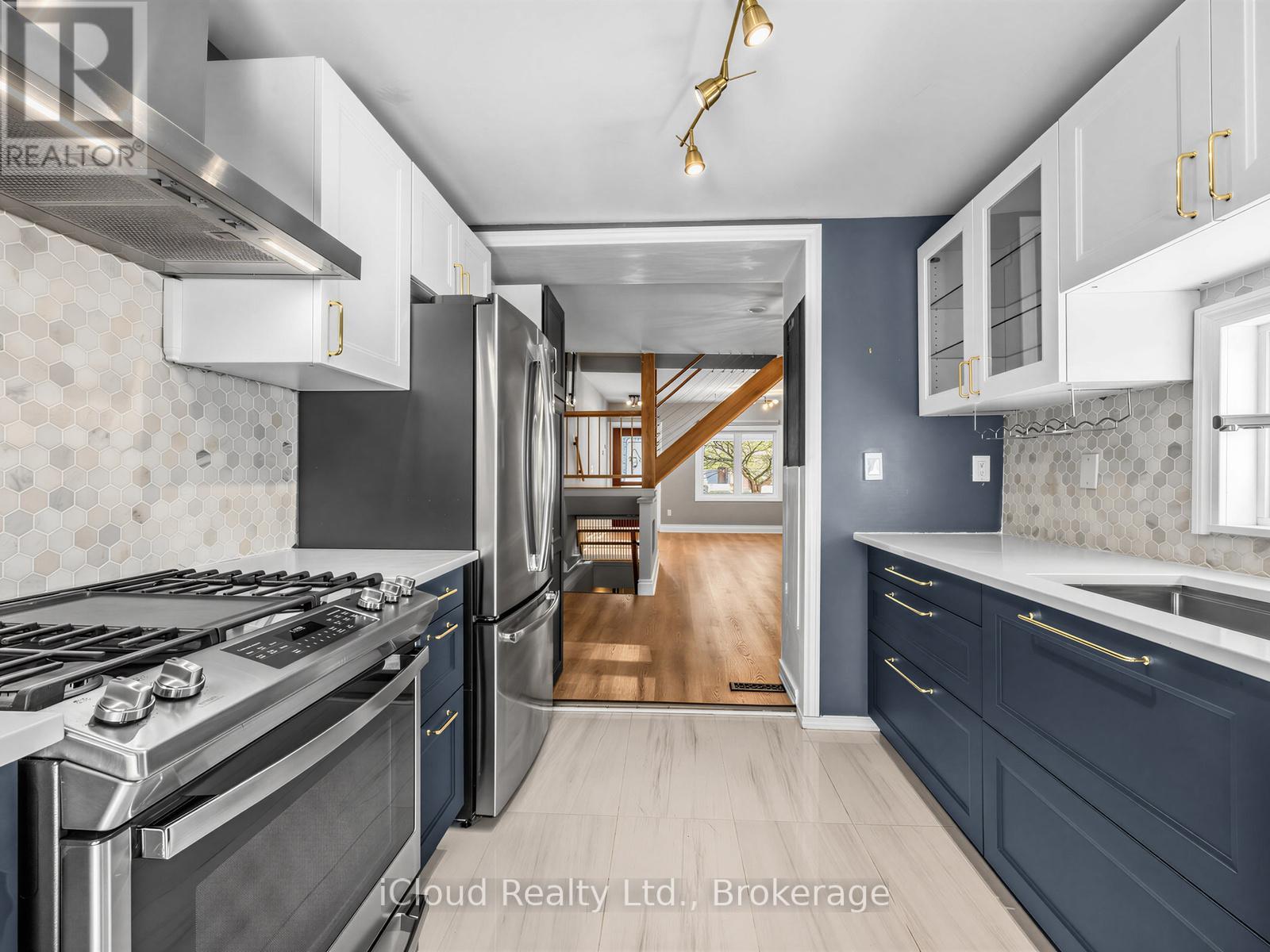 192 Gledhill Avenue, Toronto, Ontario  M4C 5L1 - Photo 12 - E13242996