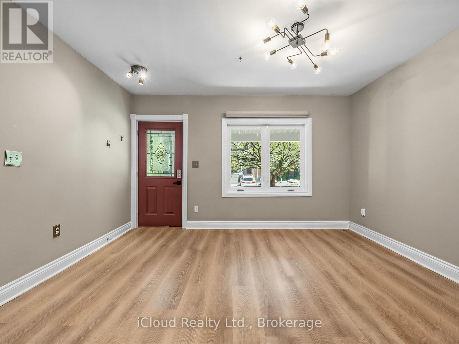 192 Gledhill Avenue, Toronto, Ontario  M4C 5L1 - Photo 4 - E13242996