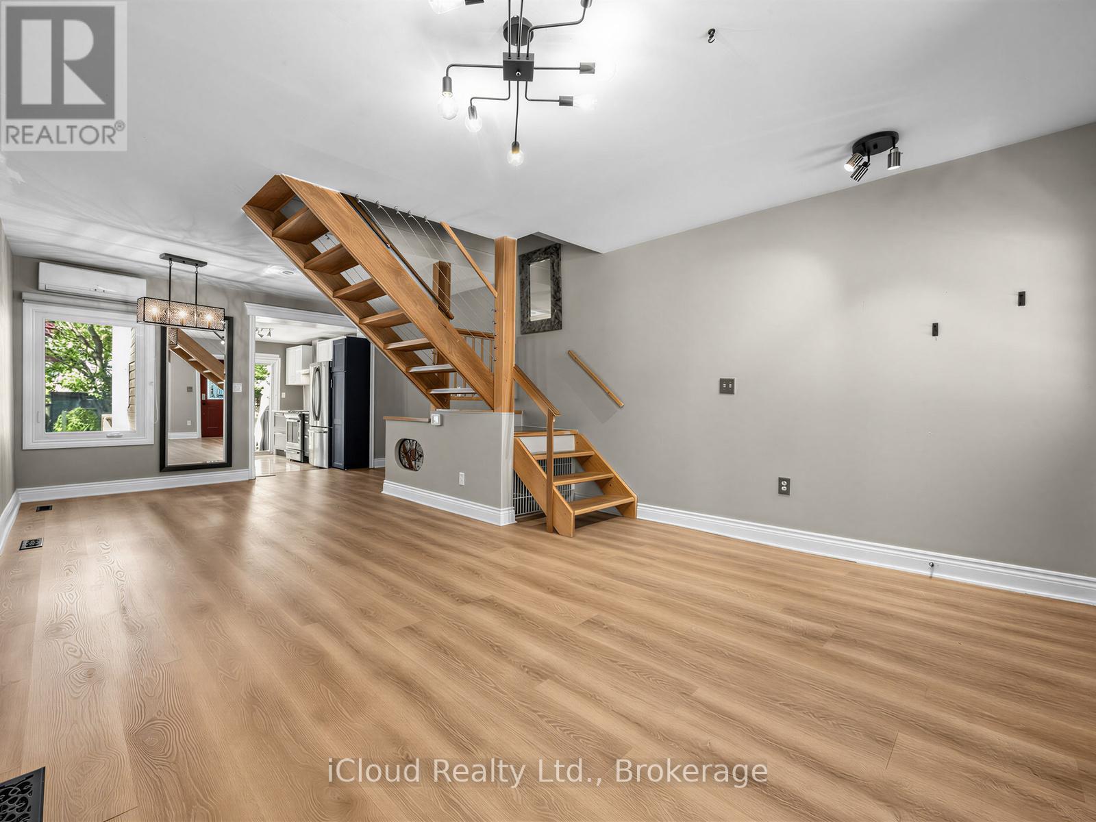 192 Gledhill Avenue, Toronto, Ontario  M4C 5L1 - Photo 7 - E13242996