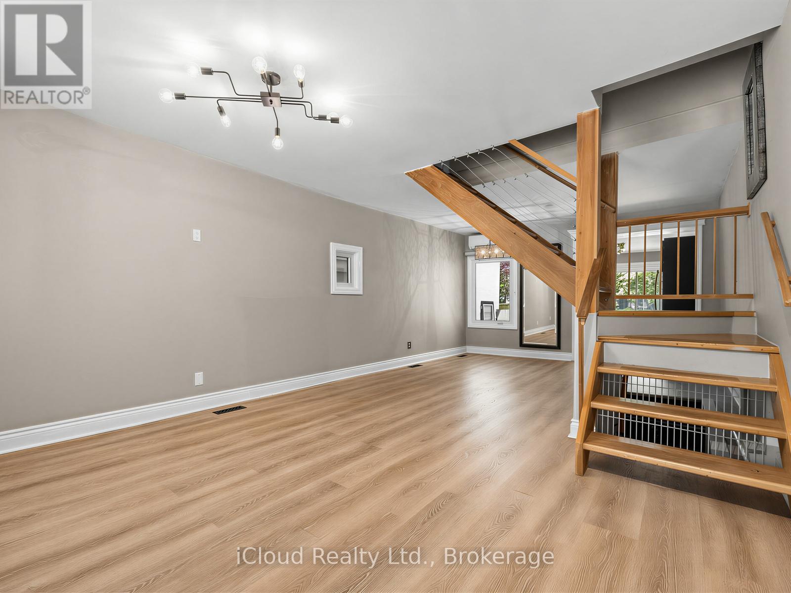 192 Gledhill Avenue, Toronto, Ontario  M4C 5L1 - Photo 8 - E13242996