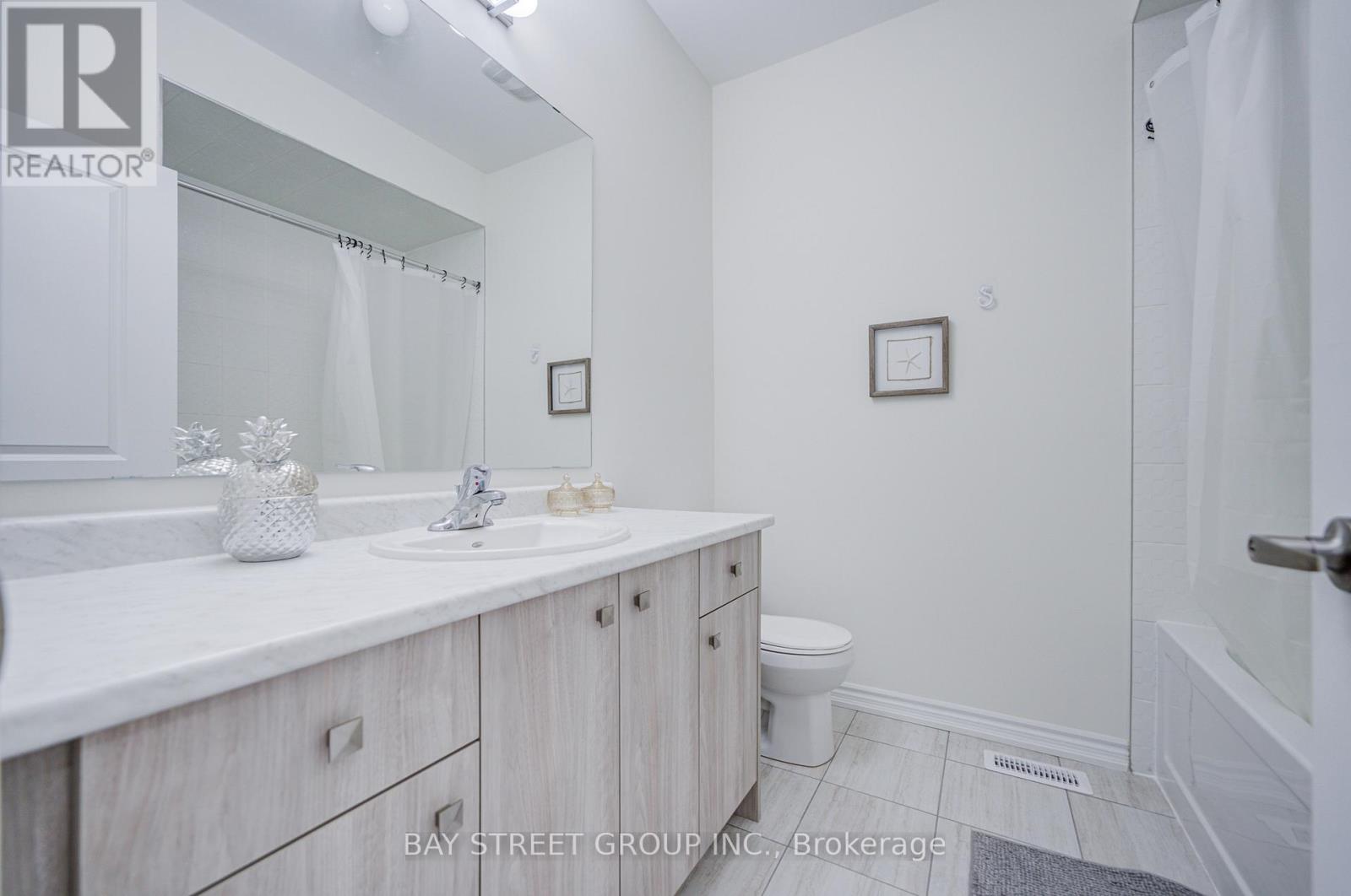 2916 NAKINA STREET, Pickering, Ontario