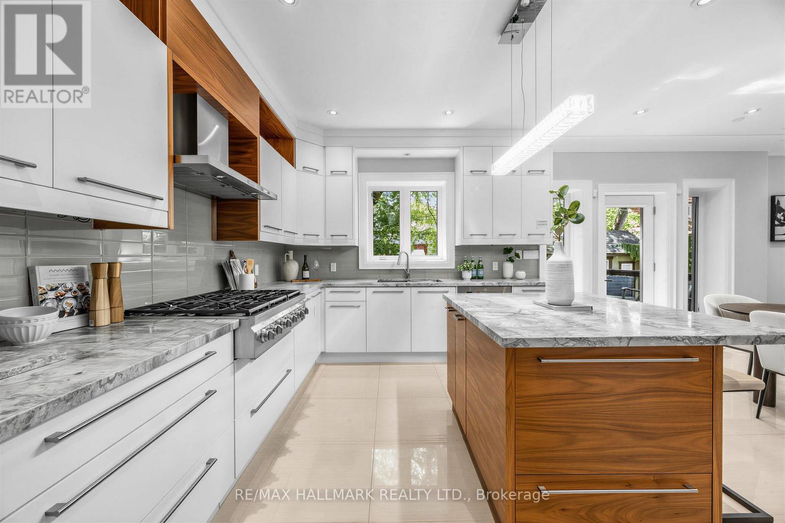 1 Dustan Crescent, Toronto, Ontario  M4J 4G4 - Photo 12 - E13243062