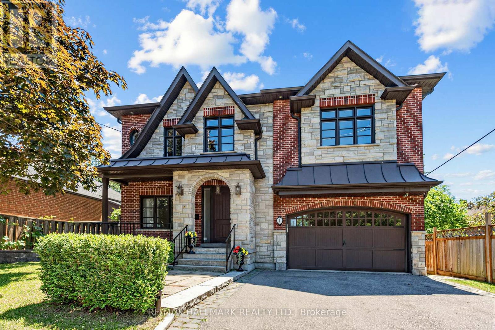 1 Dustan Crescent, Toronto, Ontario  M4J 4G4 - Photo 2 - E13243062