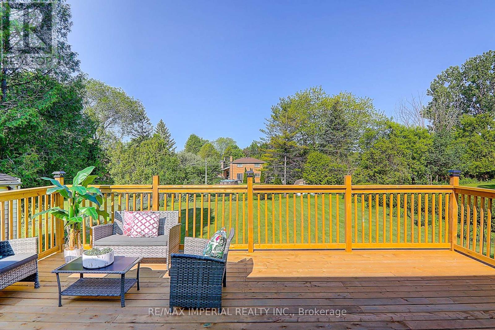 98 Belfry Drive, Newmarket, Ontario  L3Y 3G1 - Photo 4 - N13242726