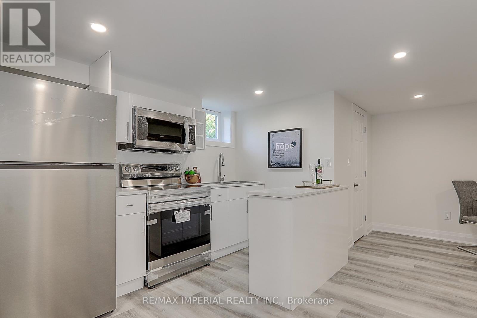 98 Belfry Drive, Newmarket, Ontario  L3Y 3G1 - Photo 6 - N13242776