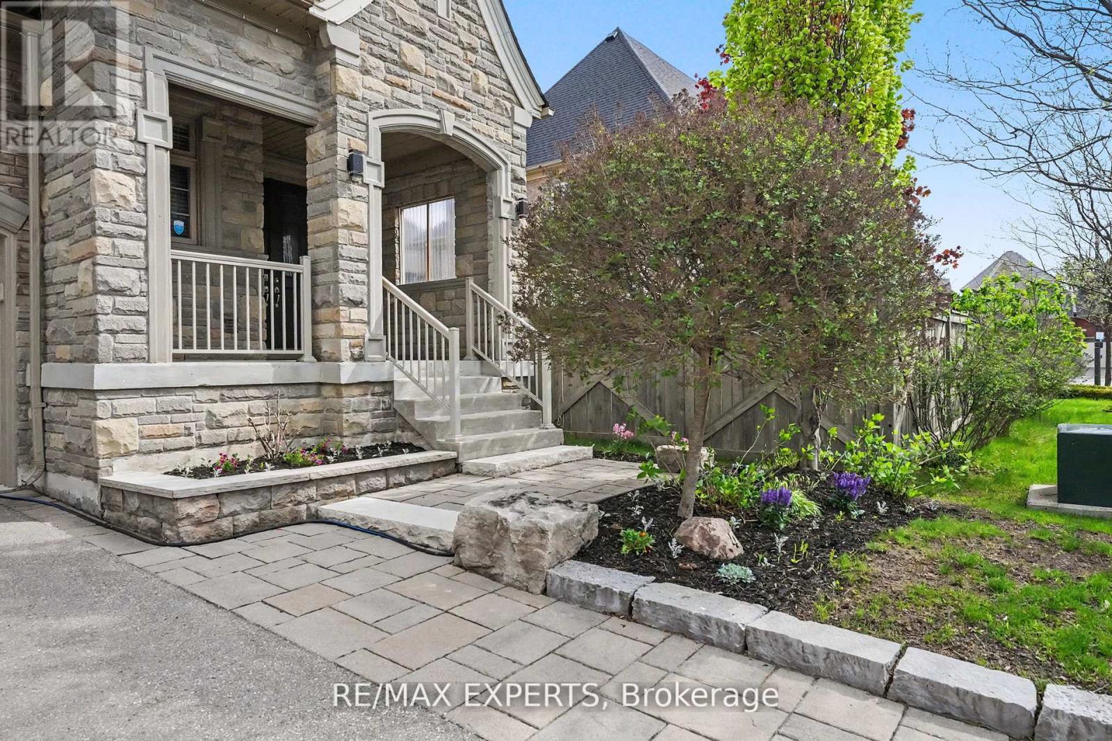 4 Sim Hill Crescent, King, Ontario  L7B 0C4 - Photo 3 - N13242804