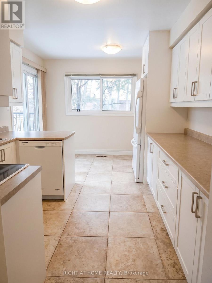 505 London Road, Newmarket, Ontario  L3Y 6E4 - Photo 4 - N13243004