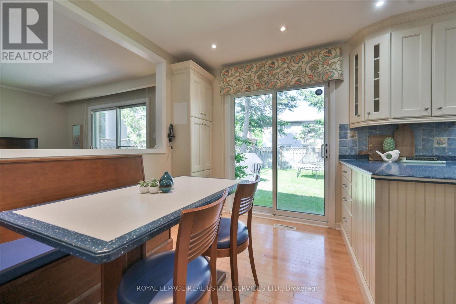 49 Pettit Drive, Toronto, Ontario  M9R 2W6 - Photo 16 - W13242732