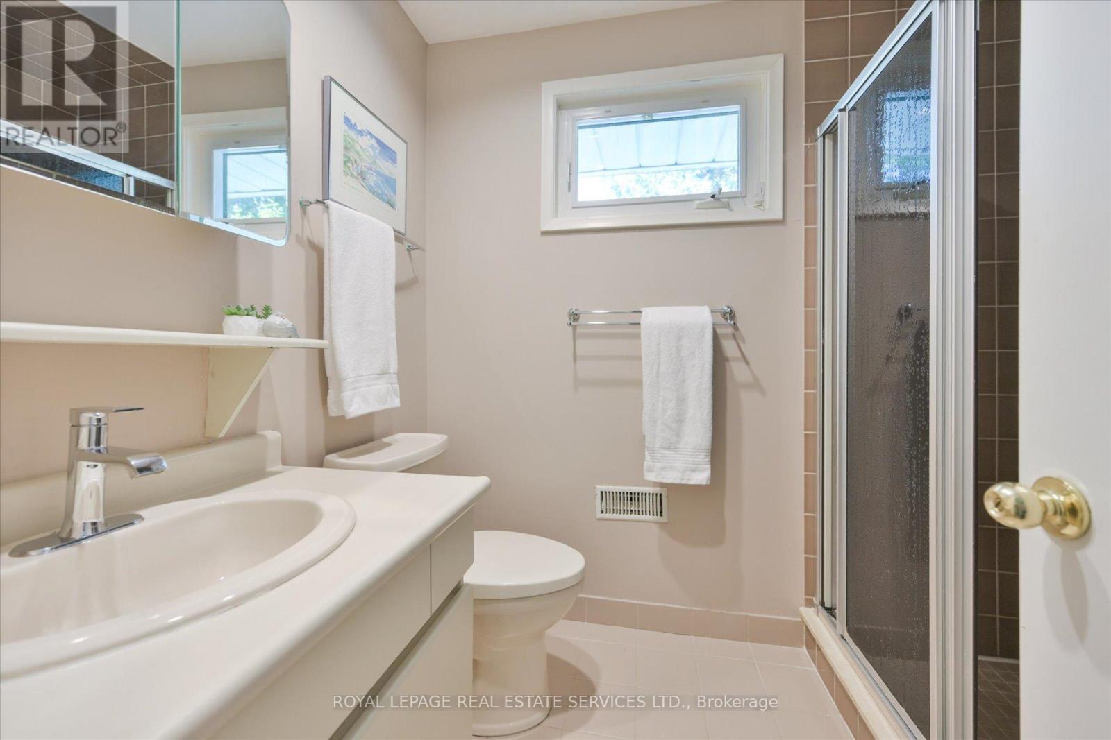 49 Pettit Drive, Toronto, Ontario  M9R 2W6 - Photo 25 - W13242732