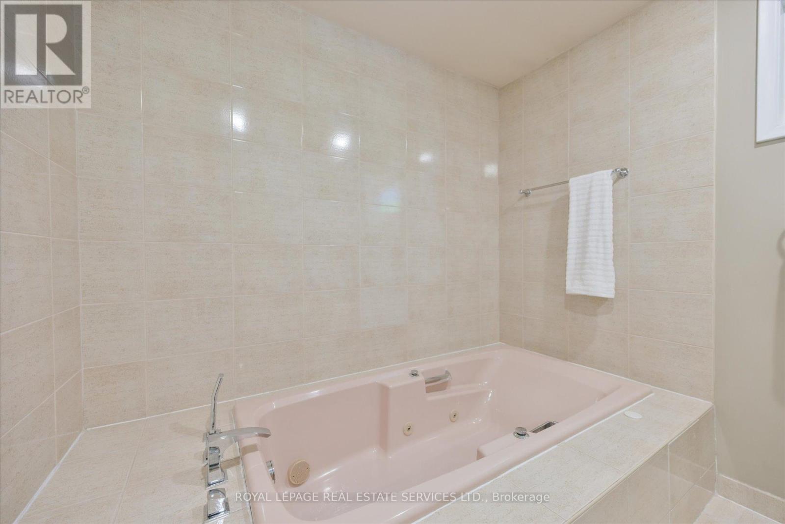 49 Pettit Drive, Toronto, Ontario  M9R 2W6 - Photo 33 - W13242732