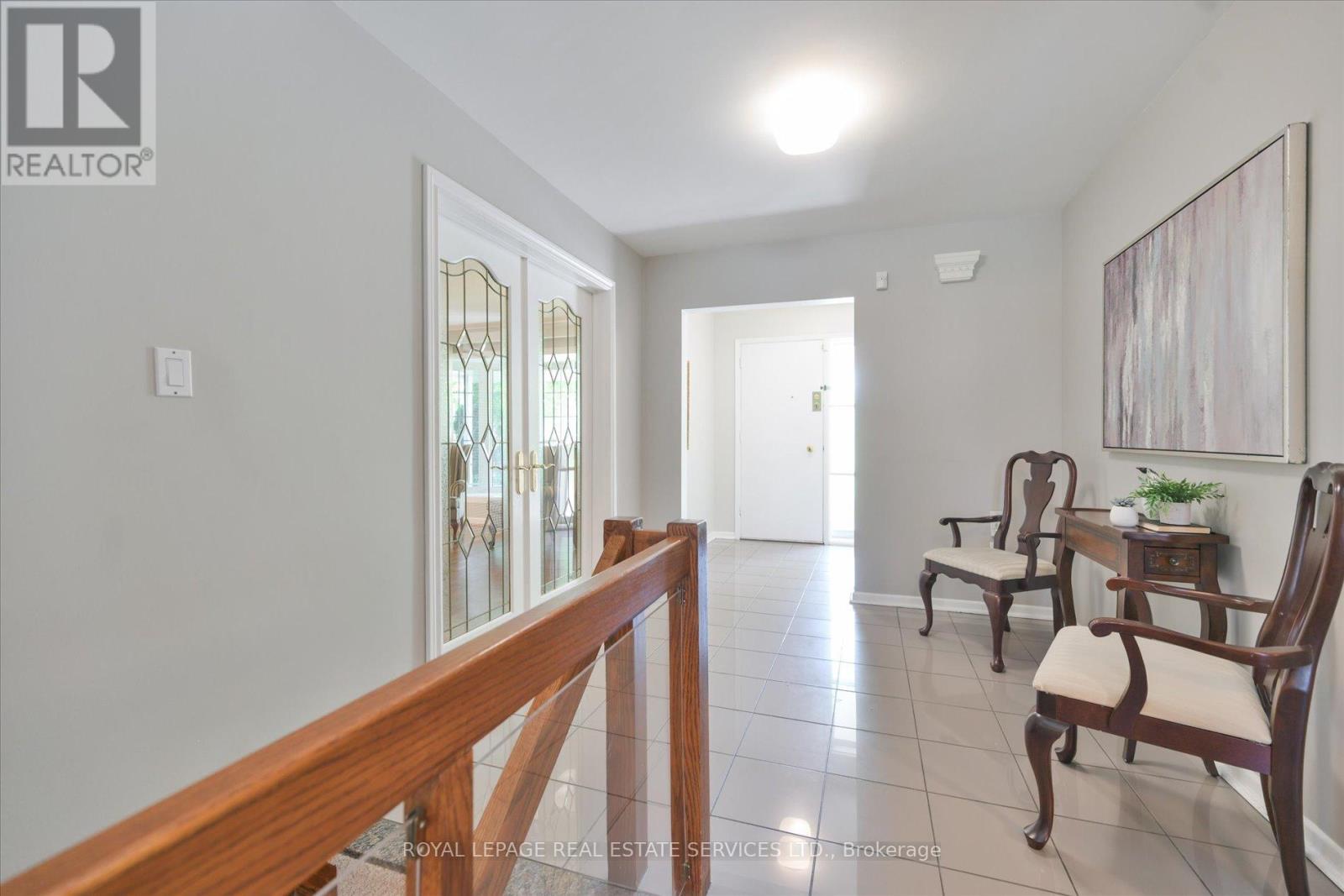 49 Pettit Drive, Toronto, Ontario  M9R 2W6 - Photo 5 - W13242732