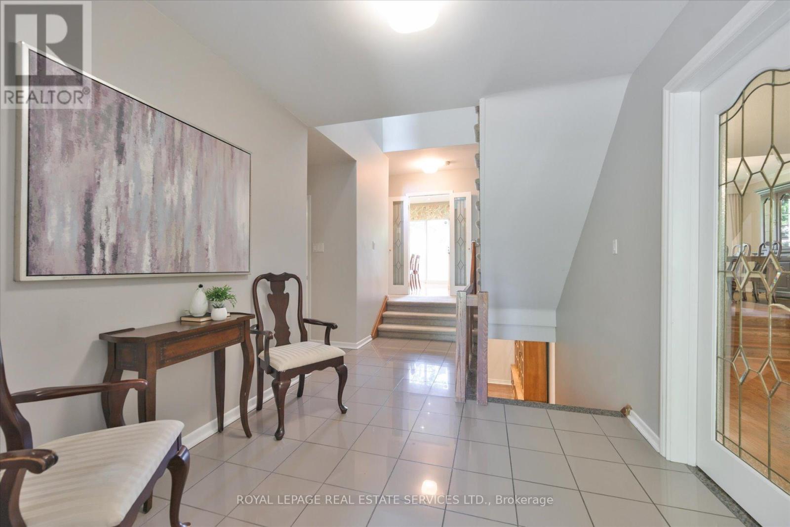 49 Pettit Drive, Toronto, Ontario  M9R 2W6 - Photo 6 - W13242732
