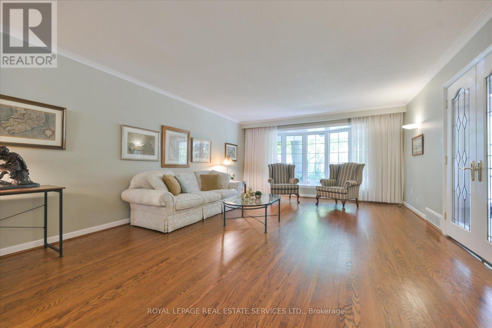 49 Pettit Drive, Toronto, Ontario  M9R 2W6 - Photo 8 - W13242732