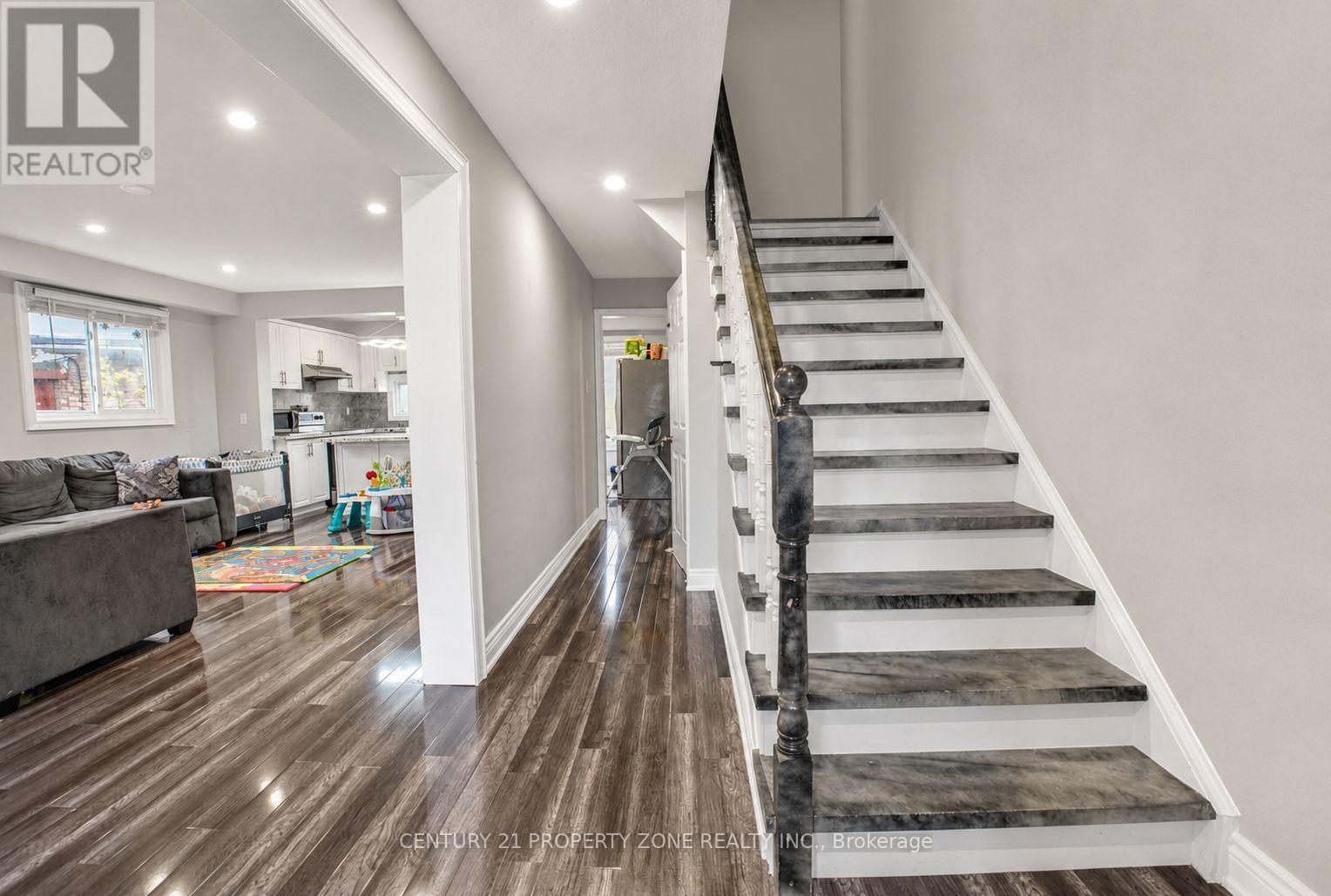 7652 Roselle Crescent, Mississauga, Ontario  L4T 3N2 - Photo 16 - W13242760