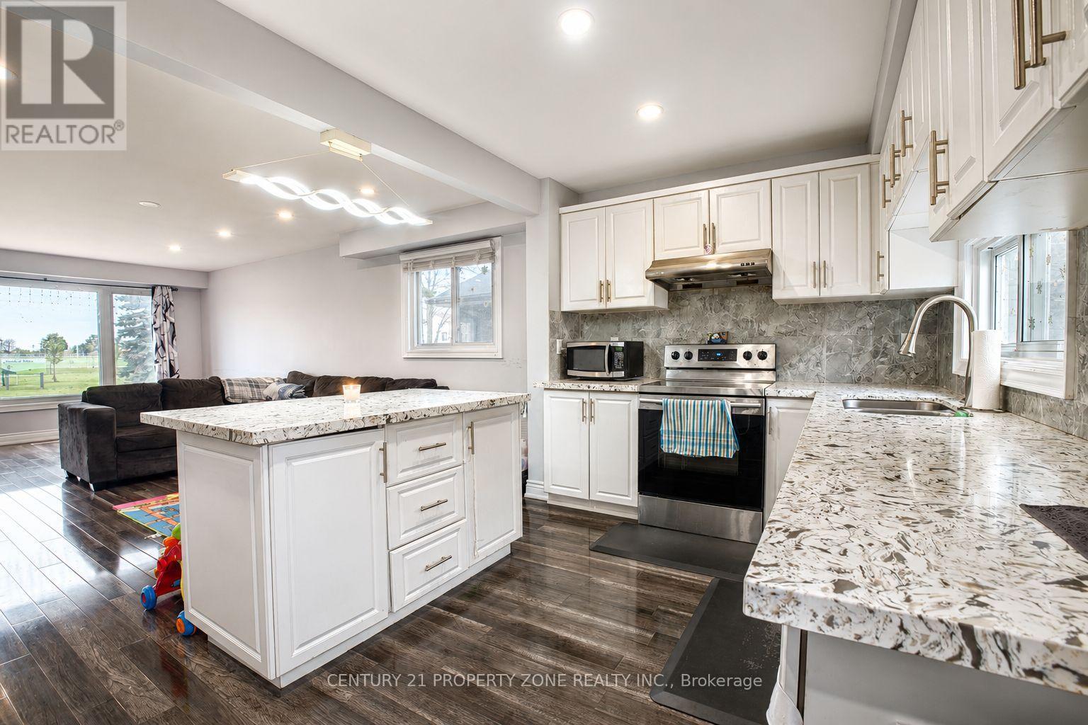 7652 Roselle Crescent, Mississauga, Ontario  L4T 3N2 - Photo 2 - W13242760
