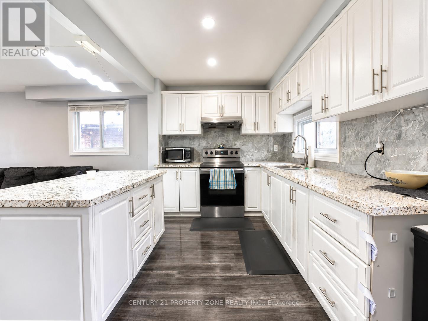 7652 Roselle Crescent, Mississauga, Ontario  L4T 3N2 - Photo 4 - W13242760