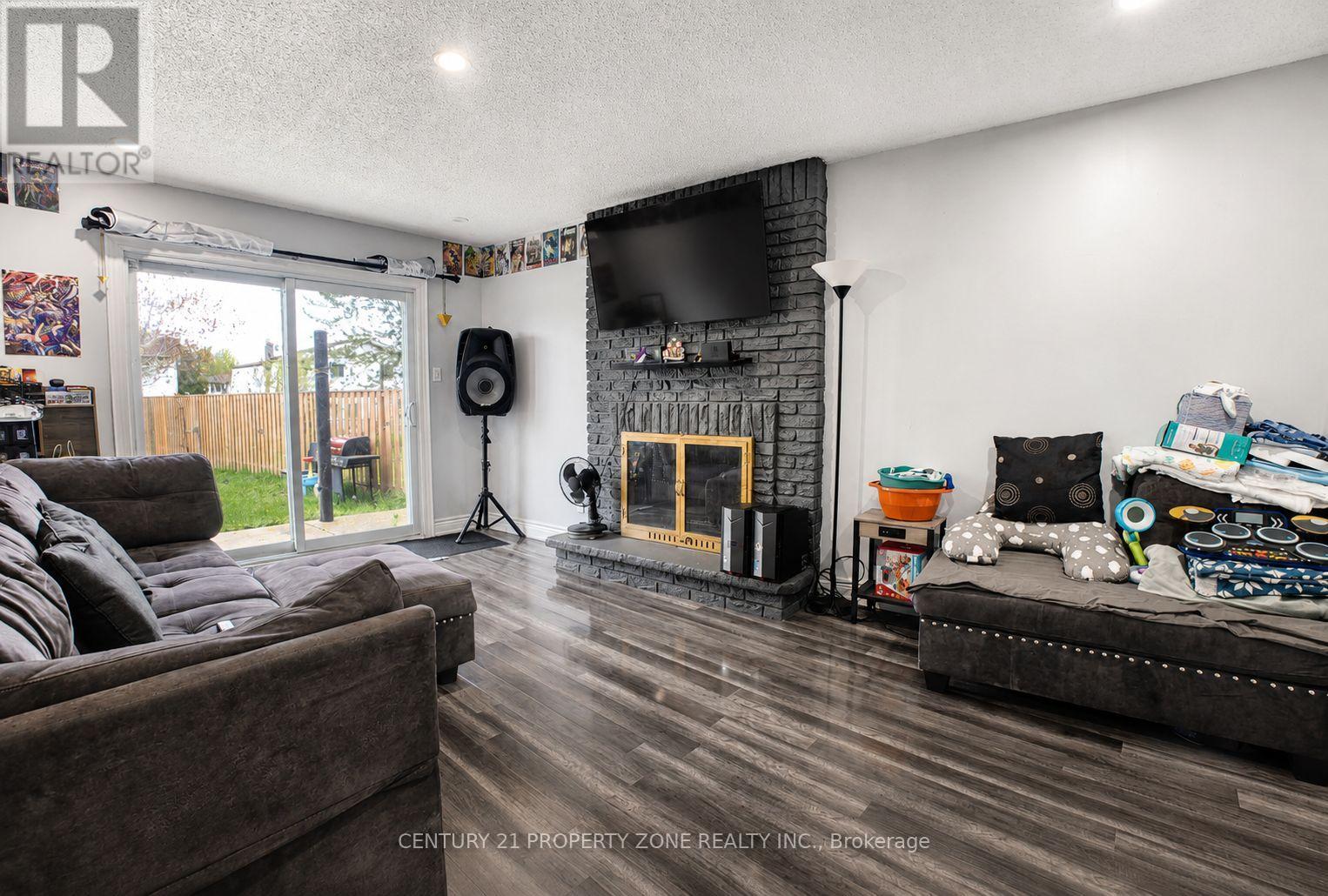7652 Roselle Crescent, Mississauga, Ontario  L4T 3N2 - Photo 5 - W13242760