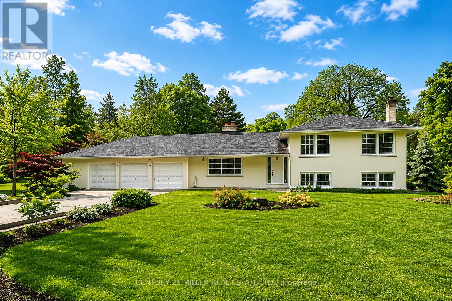 91 Ennisclare Drive E, Oakville, Ontario  L6J 4N3 - Photo 1 - W13242852