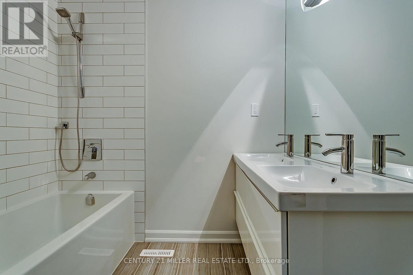 91 Ennisclare Drive E, Oakville, Ontario  L6J 4N3 - Photo 18 - W13242852