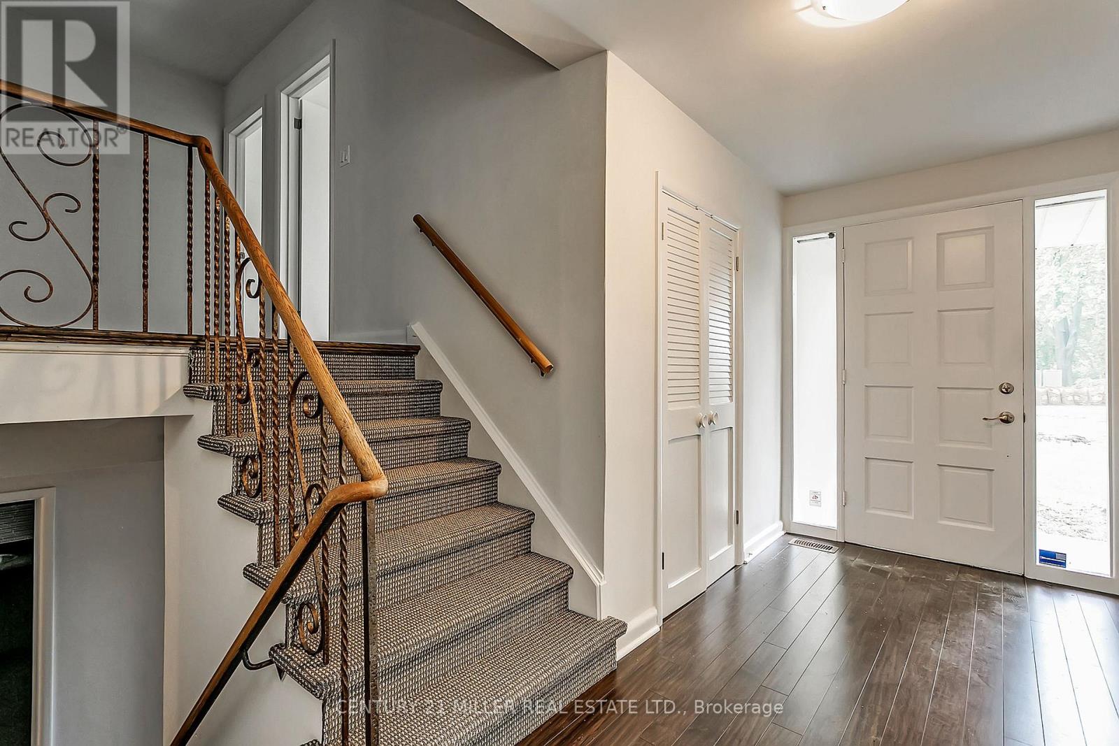 91 Ennisclare Drive E, Oakville, Ontario  L6J 4N3 - Photo 2 - W13242852
