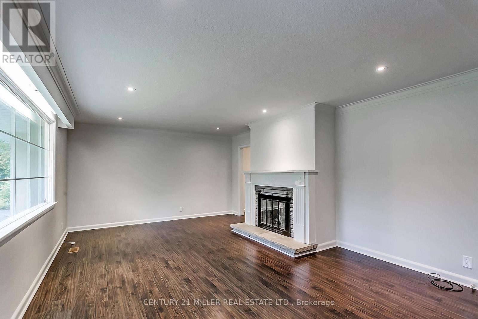 91 Ennisclare Drive E, Oakville, Ontario  L6J 4N3 - Photo 4 - W13242852