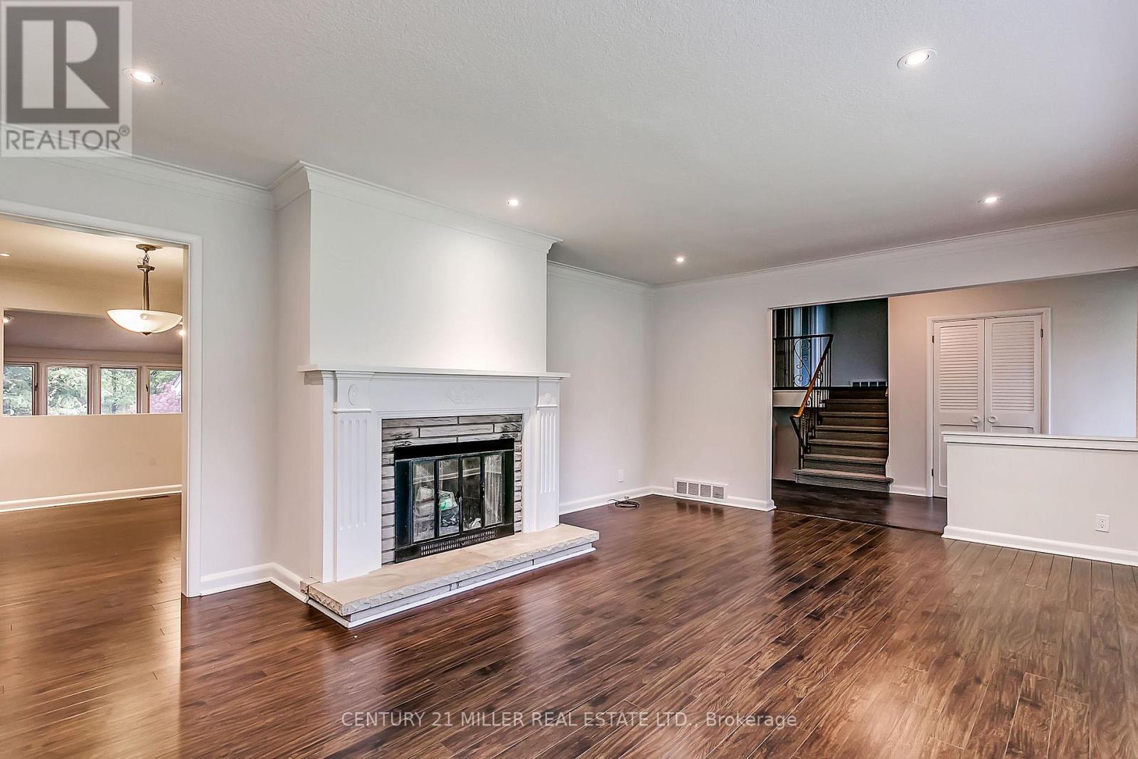 91 Ennisclare Drive E, Oakville, Ontario  L6J 4N3 - Photo 5 - W13242852
